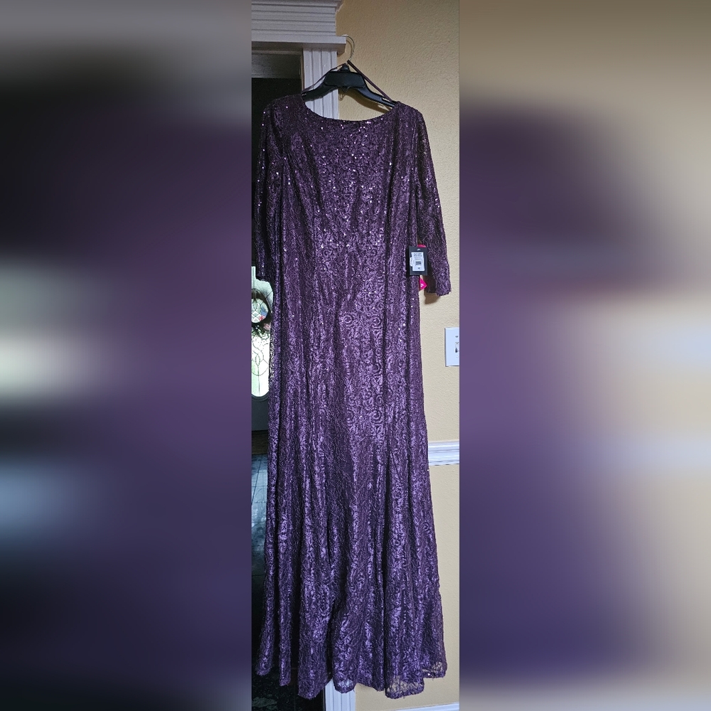 NWT Marina amethyst lace formal evening gown